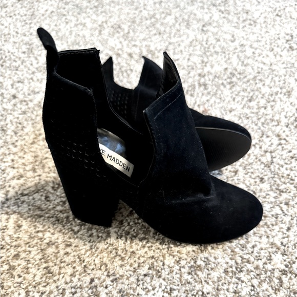 Steve Madden Perforated Suede Bootie Heels - 5.5/6 - Picture 2 of 5